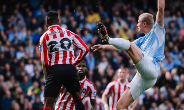 Manchester City gana un duelo de muchos goles ante Sunderland y se despega en la cima de la Liga Premier