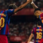 Triplete de Raphinha mantiene el pleno de triunfos del Barcelona