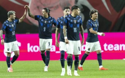 La Uruguay de Forlán desborda a Robert Moreno y Kang in Lee