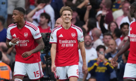 Arsenal remonta para vencer 2-1 a Chelsea y Man United deja más puntos en la Premier