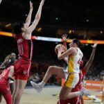 Estados Unidos supera a España por 76-66 y alcanza la final de la Copa del Mundo FIBA ​​contra Francia.