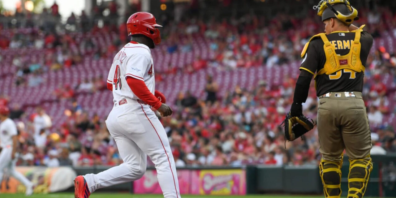 Reds vencen 4-3 a los Padres