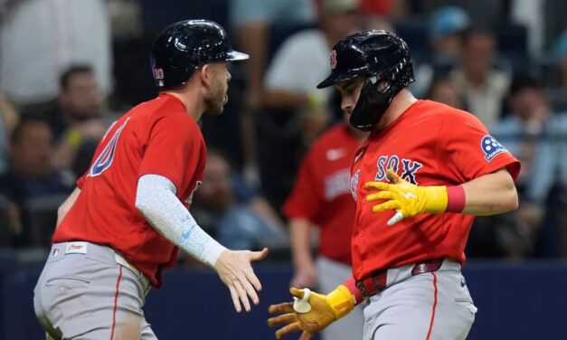 Los Red Sox vencen a los Rays 4-2 y se acercan a un puesto en los playoffs.