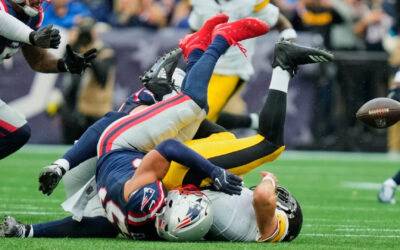TreVeyon Henderson anota un touchdown y los Patriots vapulean a Aaron Rodgers en la victoria por 20-3 sobre los Steelers.