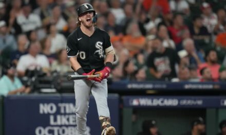 Los White Sox golpean temprano y completan la barrida sobre los Astros para lograr su primera victoria en una serie de playoffs desde 2005.