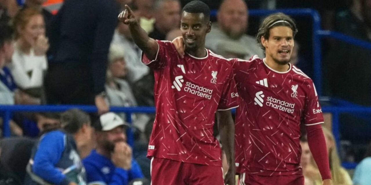 Isak marca doblete y Barcola debuta en el primer triunfo del Liverpool con nuevo técnico