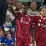 Isak marca doblete y Barcola debuta en el primer triunfo del Liverpool con nuevo técnico