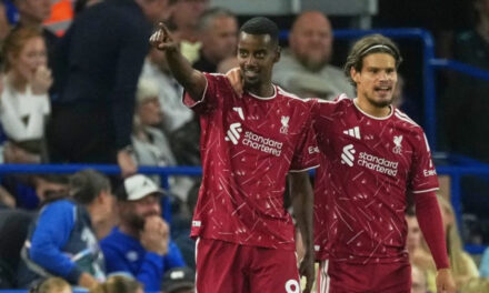 Isak marca doblete y Barcola debuta en el primer triunfo del Liverpool con nuevo técnico