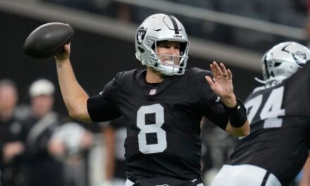 Klint Kubiak elige a Kirk Cousins como QB titular de los Raiders para el debut ante Miami
