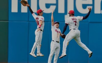 Jonrón de 3 carreras de Petey Halpin impulsa a Guardianes a la cima de la Central de la Americana