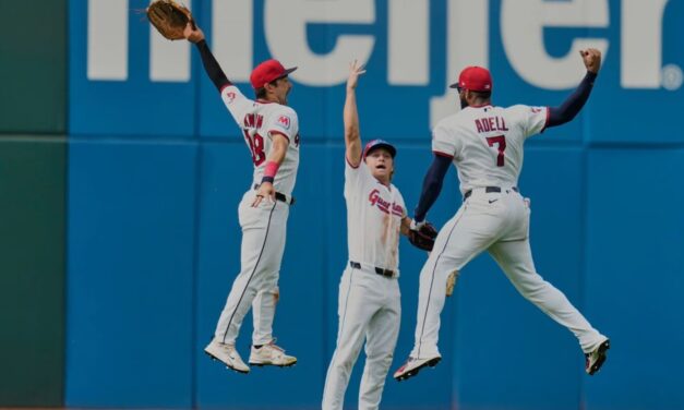 Jonrón de 3 carreras de Petey Halpin impulsa a Guardianes a la cima de la Central de la Americana