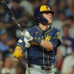 Christian Yelich y Joey Ortiz conectan jonrones en la victoria de los Brewers sobre los Cubs por 9-4.