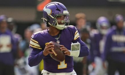 Kyler Murray regresará como quarterback de los Vikings esta semana tras superar el protocolo de conmoción cerebral.