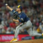 Los Brewers alcanzan las 100 victorias por primera vez y frenan el avance de los Phillies hacia los playoffs con un triunfo de 5-1.