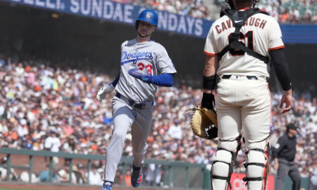 El doble impulsador de Call y el jonrón de tres carreras de Pages en la décima entrada llevan a los Dodgers a su victoria número 100, 5-1 sobre los Giants.