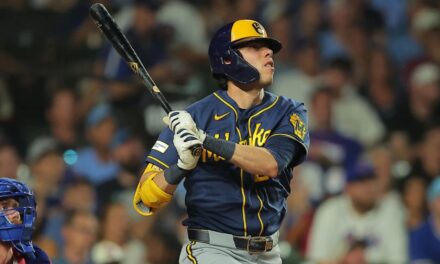 Christian Yelich y Joey Ortiz conectan jonrones en la victoria de los Brewers sobre los Cubs por 9-4.