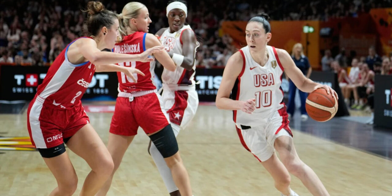 Breanna Stewart lidera la aplastante victoria de Estados Unidos por 105-64 sobre la República Checa tras un susto ante Italia.