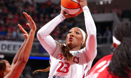 Washington Mystics vencieron a las Indiana Fever 93-77.