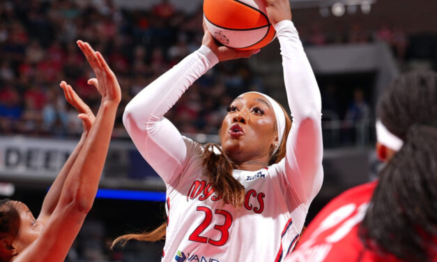 Washington Mystics vencieron a las Indiana Fever 93-77.