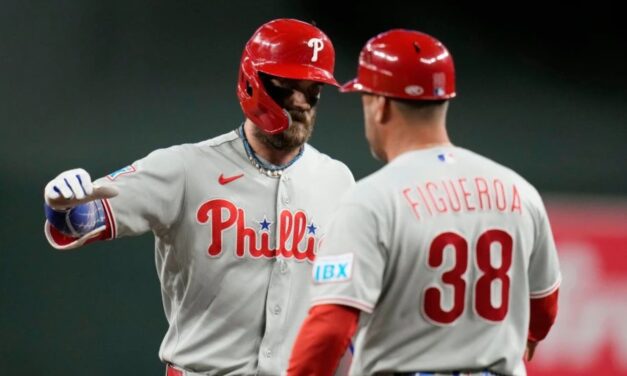 Bryce Harper se embasa 5 veces y Filis vencen 7-1 a Diamondbacks para hilar 6ta victoria