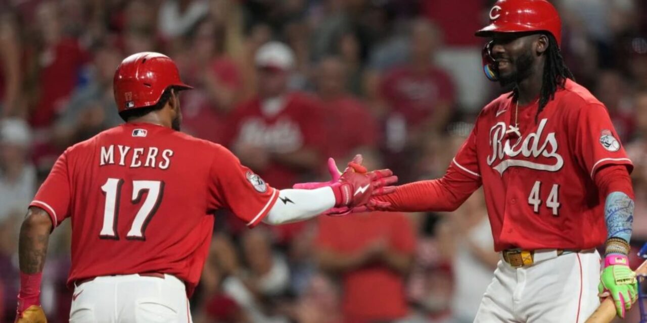 De La Cruz pega un jonrón de 2 carreras y los Rojos aplazan festejo de Dodgers al ganar 6-2