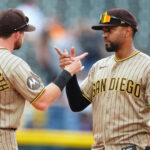 Xander Bogaerts impulsa un 2do inning de 7 carreras y Padres vencen 9-2 a Rockies