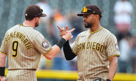 Xander Bogaerts impulsa un 2do inning de 7 carreras y Padres vencen 9-2 a Rockies