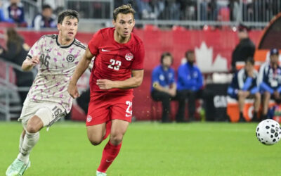Canadá derrota con un gol de Jonathan David a un Chile que acabó con nueve jugadores