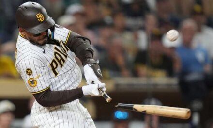 Machado y Campusano guían a Padres a triunfo 5-4 ante Nacionales para seguir en la lucha por comodín