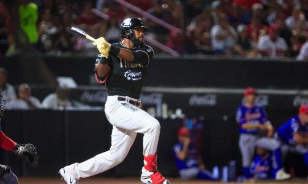 Toros empareja la Serie del rey con una frenética ofensiva