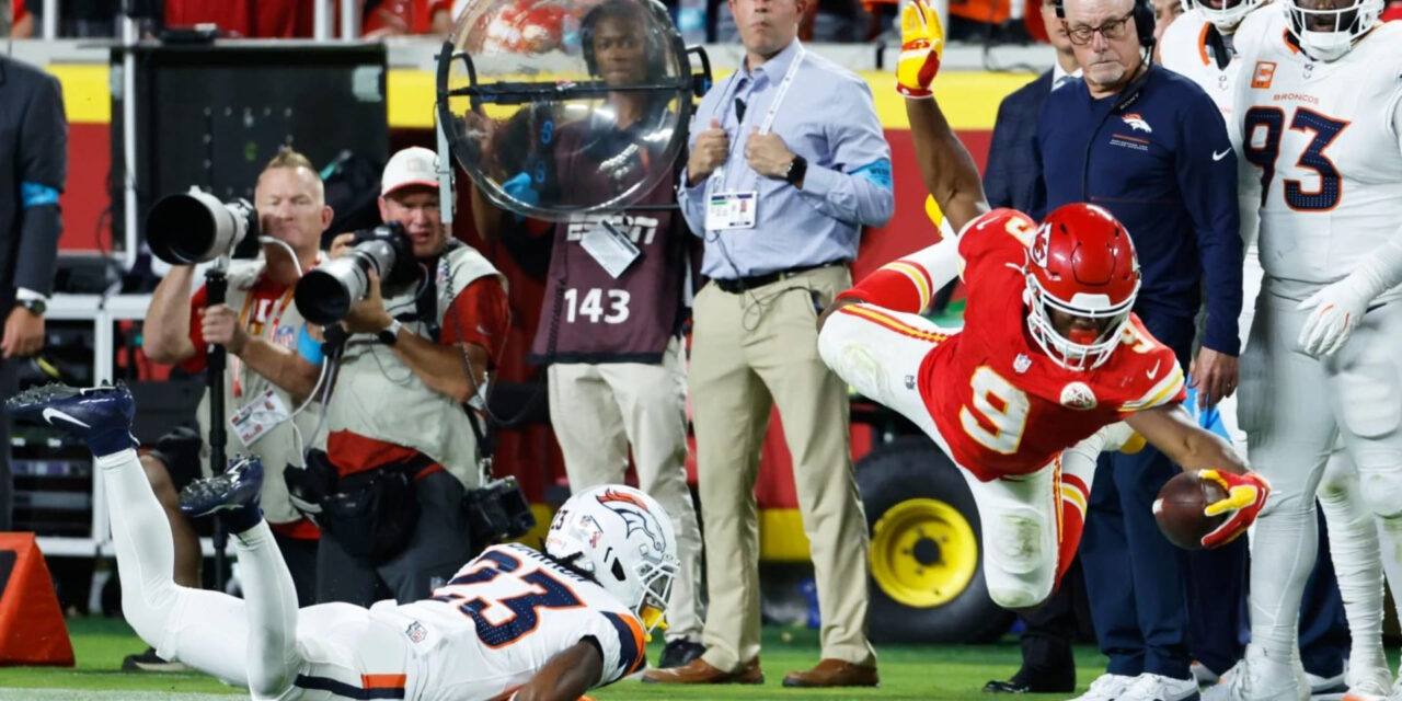 Walker arrasa con Denver y Mahomes luce en plena forma mientras los Chiefs aplastan a los Broncos 31-10.