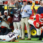 Walker arrasa con Denver y Mahomes luce en plena forma mientras los Chiefs aplastan a los Broncos 31-10.