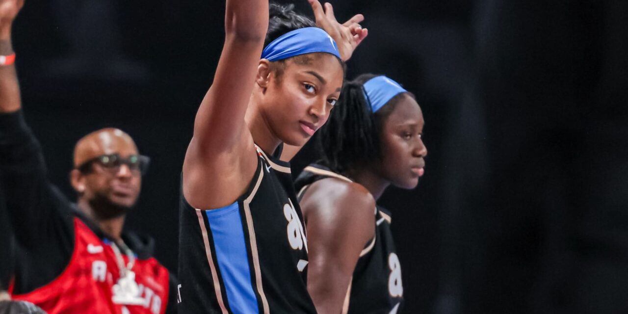 Angel Reese suma 30 puntos y 10 rebotes para ayudar a las Dream a aplastar a las Sun por 103-59.