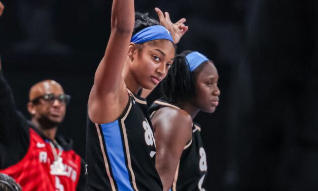 Angel Reese suma 30 puntos y 10 rebotes para ayudar a las Dream a aplastar a las Sun por 103-59.