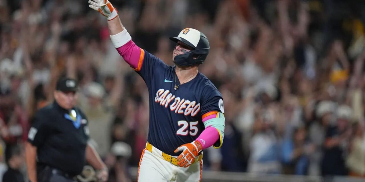 Ty France dispara un jonrón de 3 carreras y los Padres remontan para vencer 8-2 a Marlins