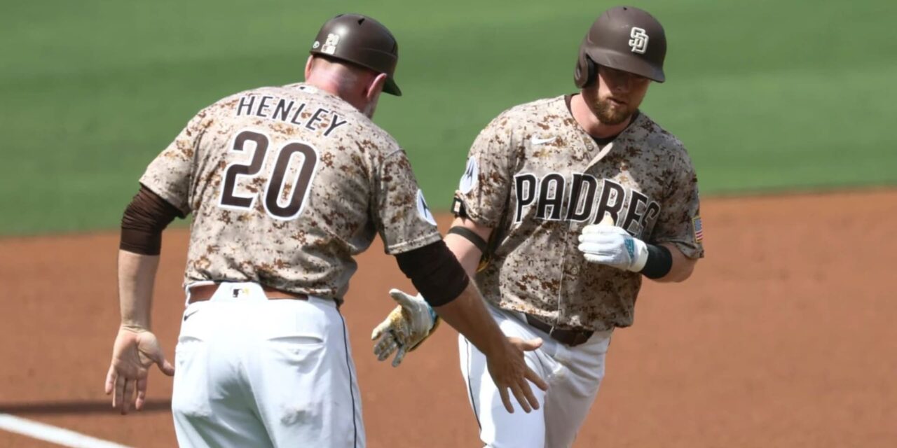 Cronenworth conecta dos jonrones y los Padres vencen 7-3 a los Marlins