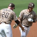 Cronenworth conecta dos jonrones y los Padres vencen 7-3 a los Marlins