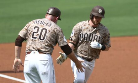 Cronenworth conecta dos jonrones y los Padres vencen 7-3 a los Marlins