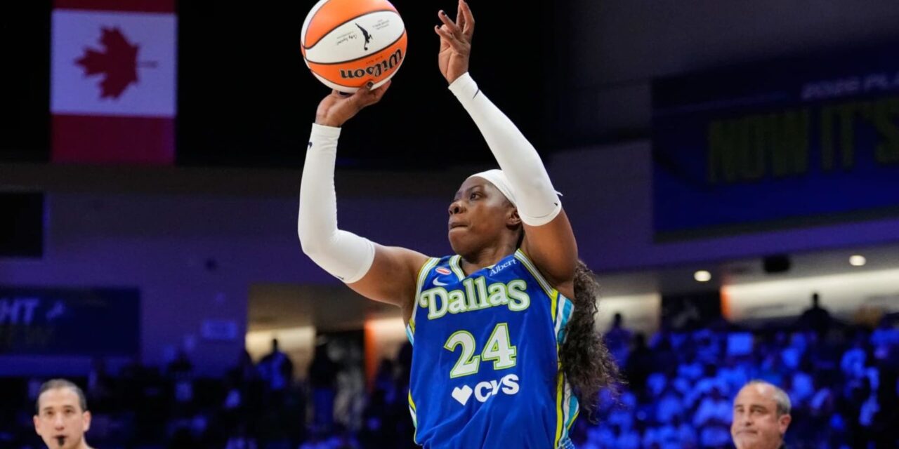 Ogunbowale anota 45 puntos —récord de playoffs de la WNBA— y las Wings ganan en la prórroga, forzando un partido decisivo contra las Valkyries.