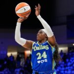 Ogunbowale anota 45 puntos —récord de playoffs de la WNBA— y las Wings ganan en la prórroga, forzando un partido decisivo contra las Valkyries.