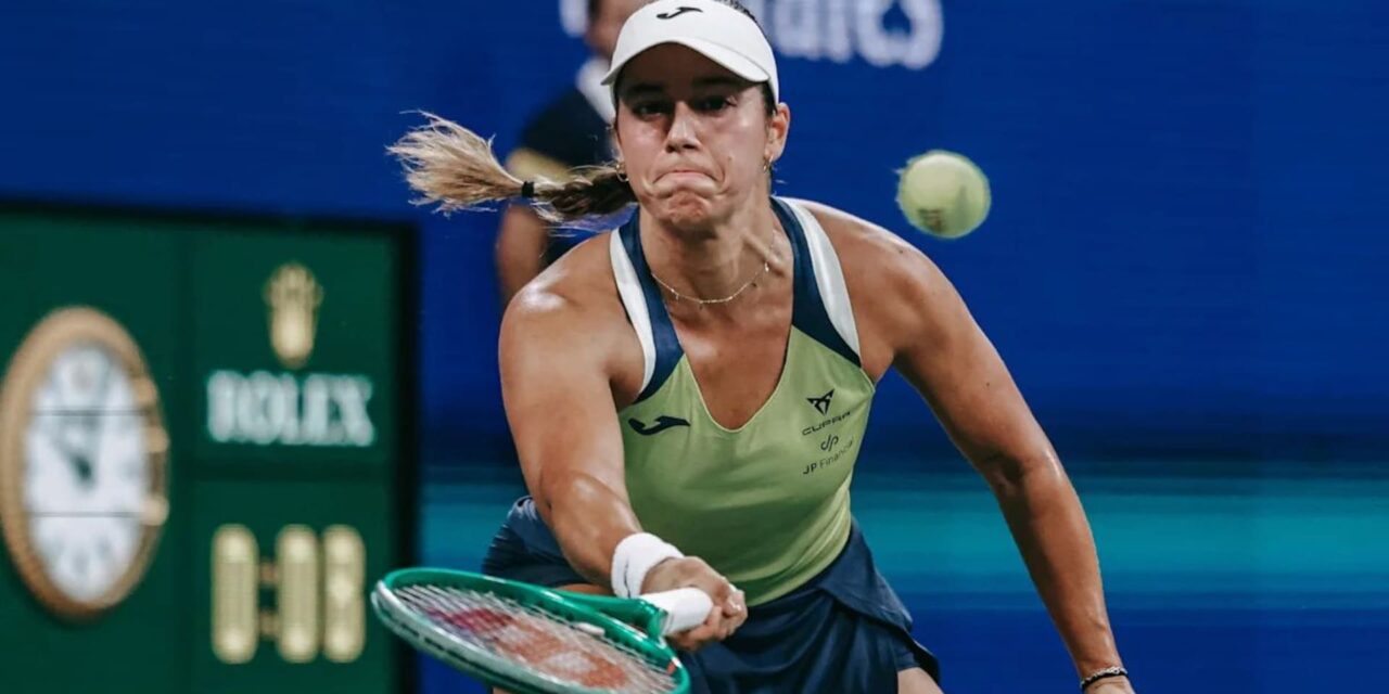 Rybakina elimina a Osaka y queda a una victoria de asaltar el número 1 de Sabalenka