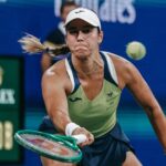 Rybakina elimina a Osaka y queda a una victoria de asaltar el número 1 de Sabalenka