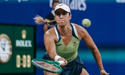 Rybakina elimina a Osaka y queda a una victoria de asaltar el número 1 de Sabalenka