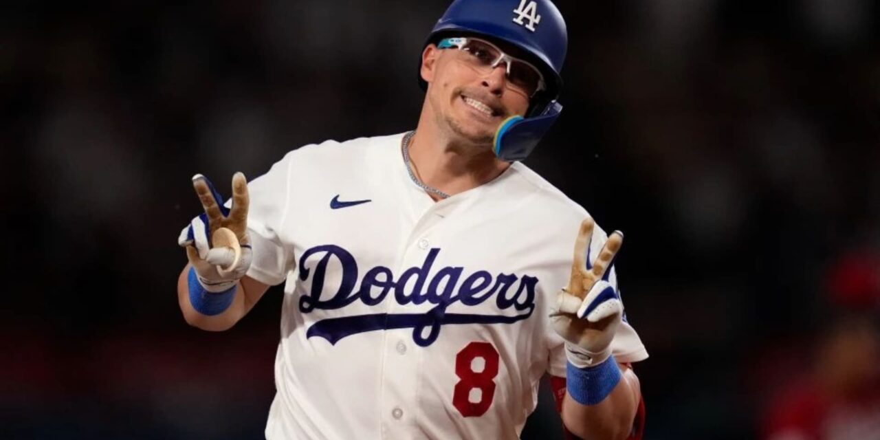Yamamoto poncha a 10 y Dodgers aplastan 14-1 a Rojos para enhebrar 7mo triunfo