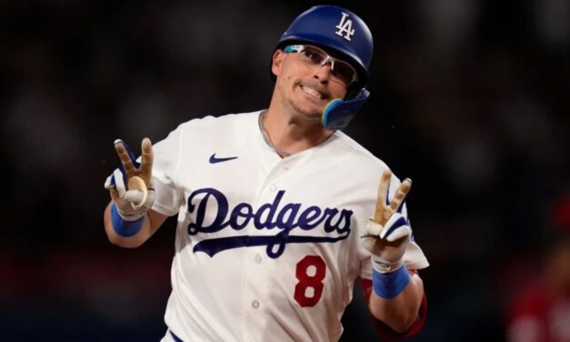 Yamamoto poncha a 10 y Dodgers aplastan 14-1 a Rojos para enhebrar 7mo triunfo
