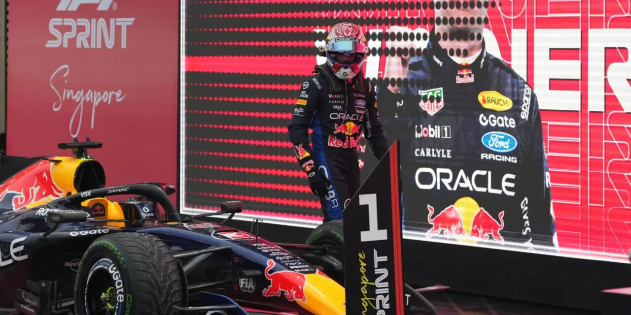 Verstappen logra el doblete al ganar la carrera sprint y quedarse con la pole del GP de Singapur