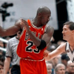 Camiseta de Michael Jordan fija récord de 14 millones en recuerdos de básquet, dice subasta
