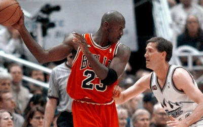 Camiseta de Michael Jordan fija récord de 14 millones en recuerdos de básquet, dice subasta