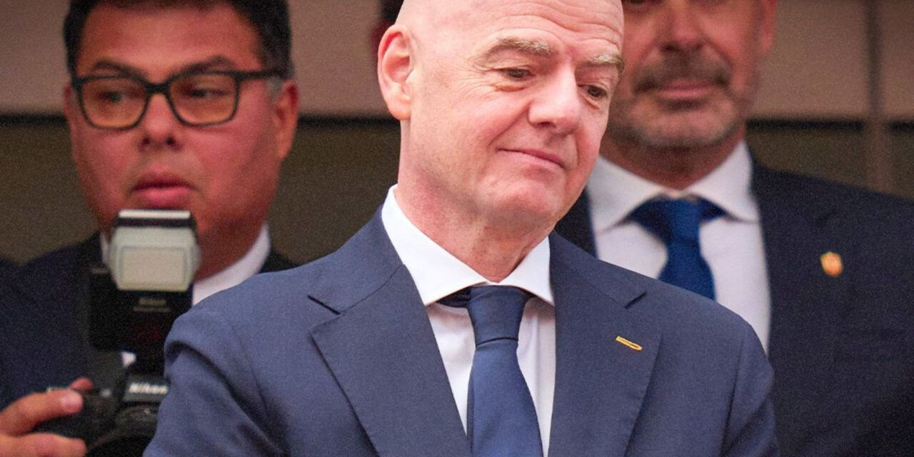 En tensa reunión de la FIFA, Infantino se disculpa por plan de venta del Mundial