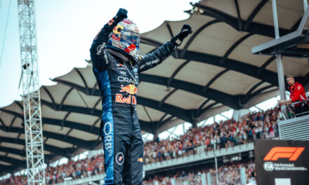 Verstappen vence a Antonelli para ganar el GP de Baréin trasladado a Malasia, Russell abandona
